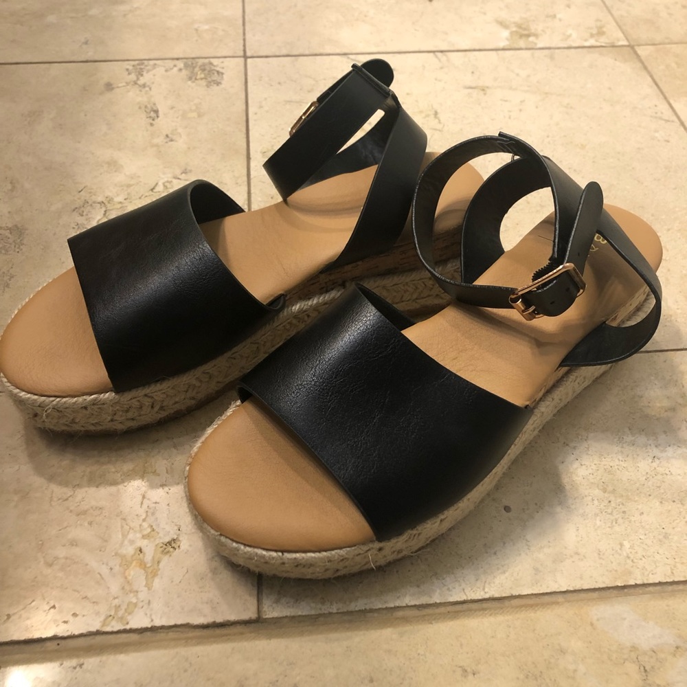 Sandals - Picture 2 of 5